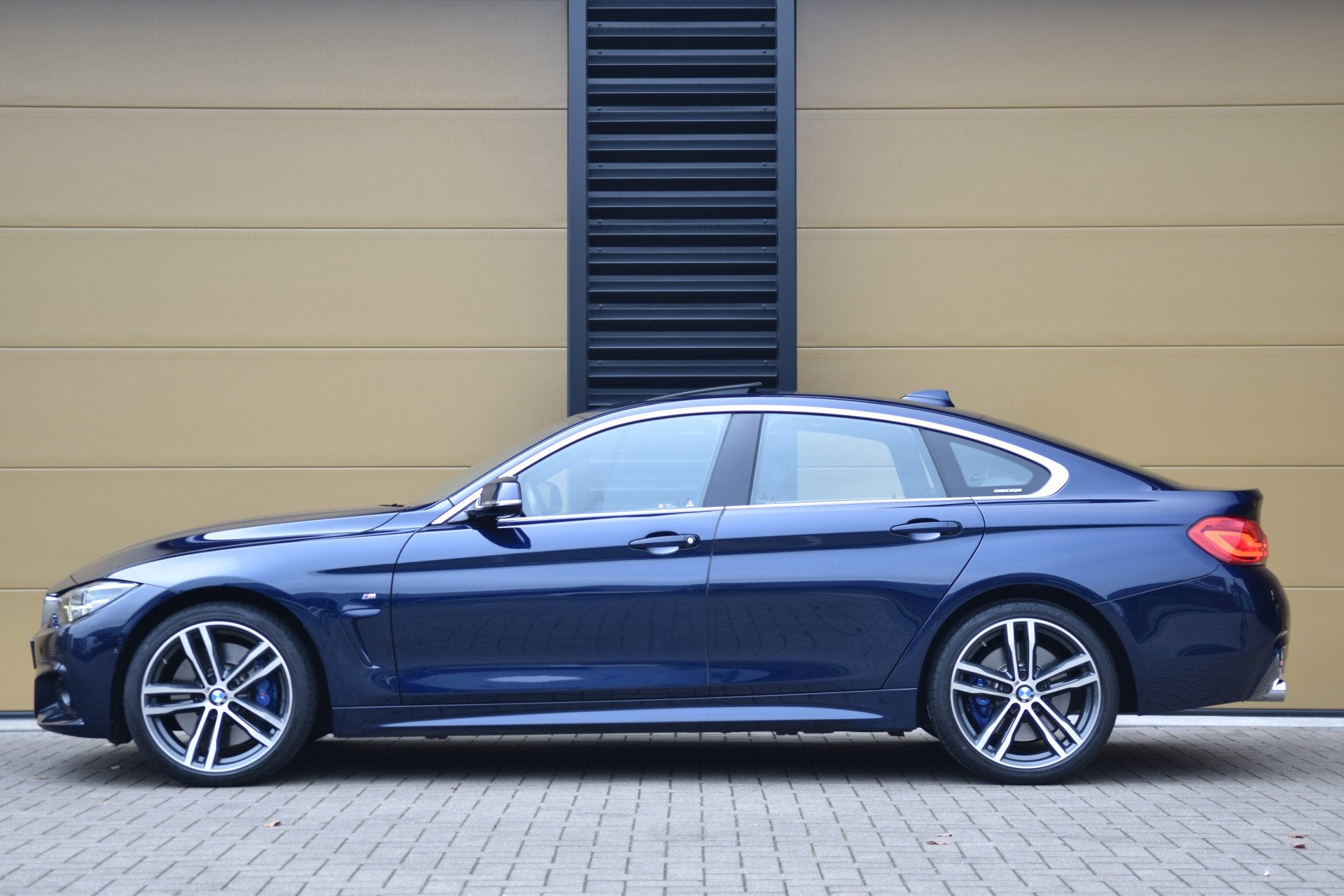 BMW 4 Serie Gran Coupé 440i xDrive High Executive * M-Sport, Auto's, Dealer onderhouden, Met garantie (alle), Blauw, Bedrijf