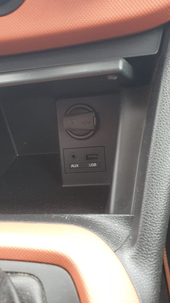 Foto 7 van Hyundai i10 1.0 5 DRS AUT 2014 Rood