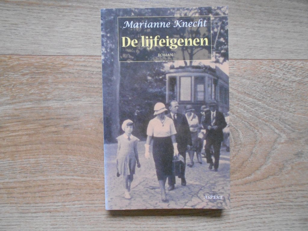 Marianne Knecht De lijfeigenen, Ophalen of Verzenden, Tweede Wereldoorlog, Zo goed als nieuw, Overige onderwerpen