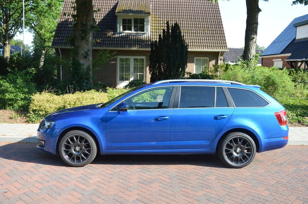 Skoda Octavia Combi 1.4 TSI Elegance Org NL/NAP, Auto's, Skoda, Euro 5, Stof, Gebruikt, Zwart