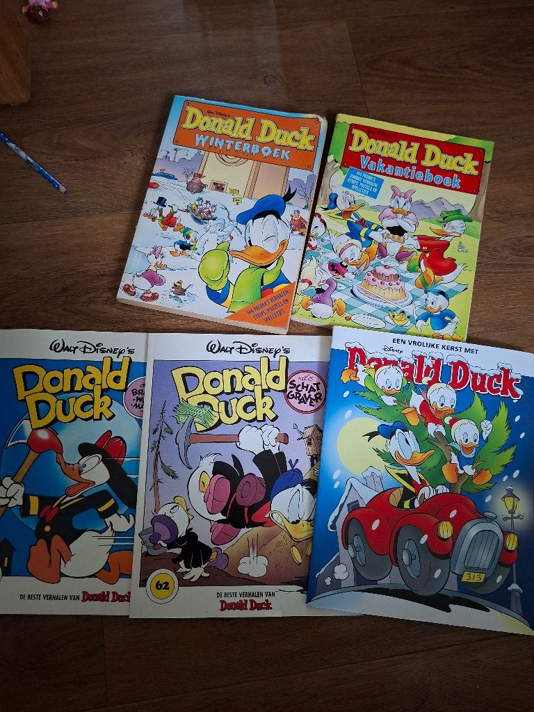 Donald Duck winterboek vrolijke Kerst, Meerdere stripboeken, Ophalen of Verzenden, Zo goed als nieuw