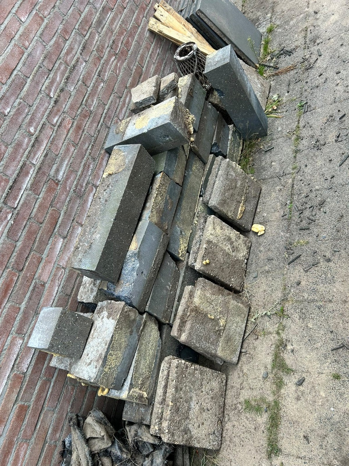 Gratis af te halen: Tuinafval (stenen en puin), Tuin en Terras, Ophalen of Verzenden, Gebruikt, Overige typen