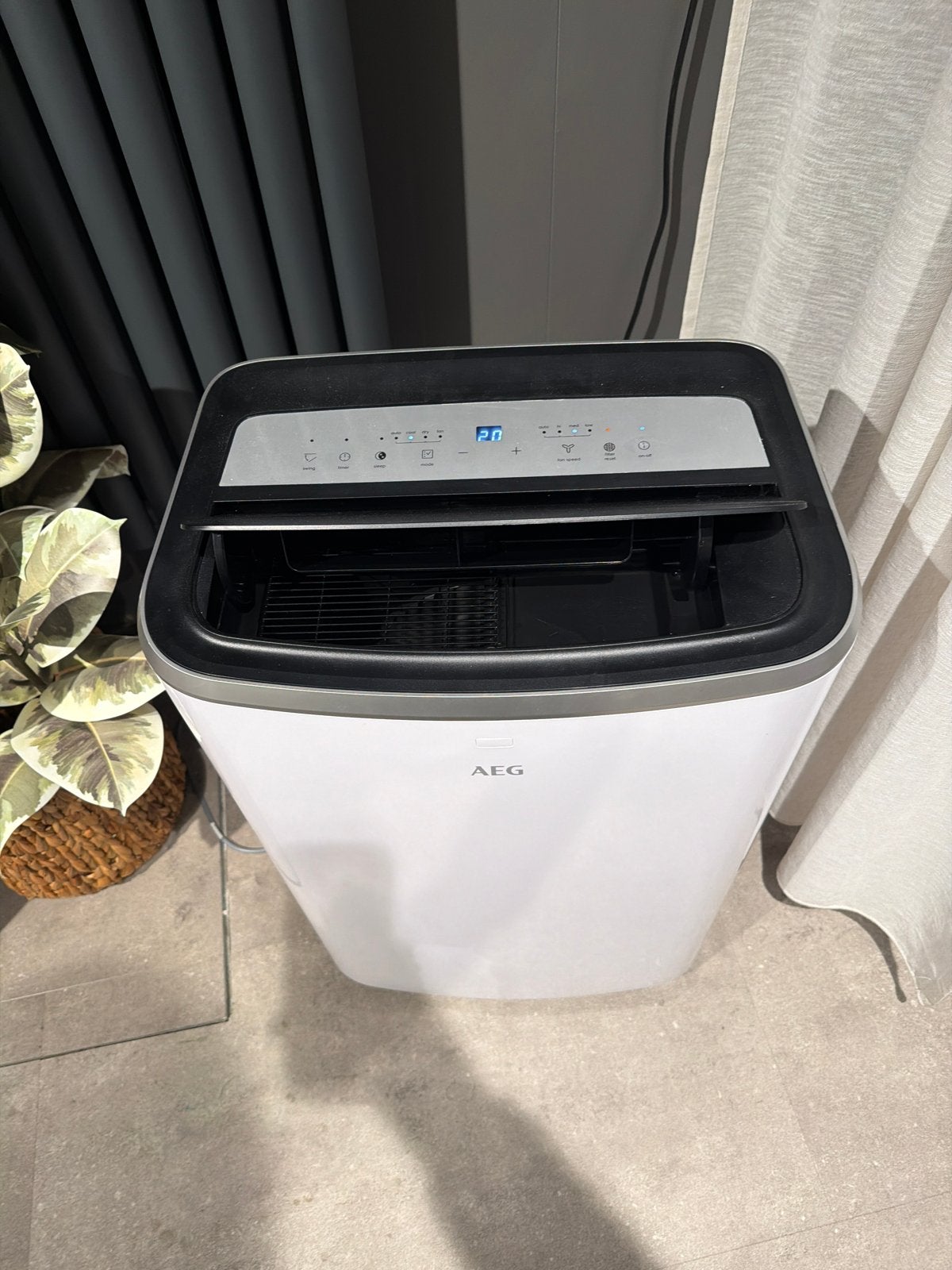 AEG Mobiele Airco AXP35U538CW - Krachtige Koeling, Witgoed en Apparatuur, Ophalen, 3 snelheden of meer, Zo goed als nieuw, Koelen en Ontvochtigen