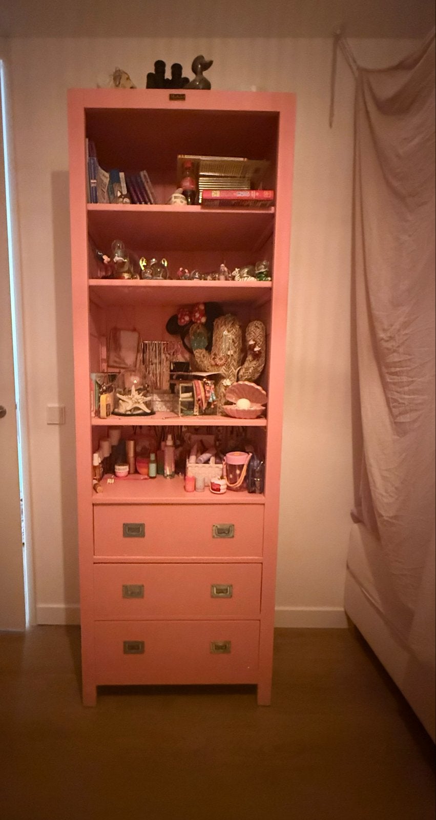 Roze Boekenkast met 3 Lades en Open Vakken, Ophalen, Gebruikt, 50 tot 100 cm, Met lade(s)
