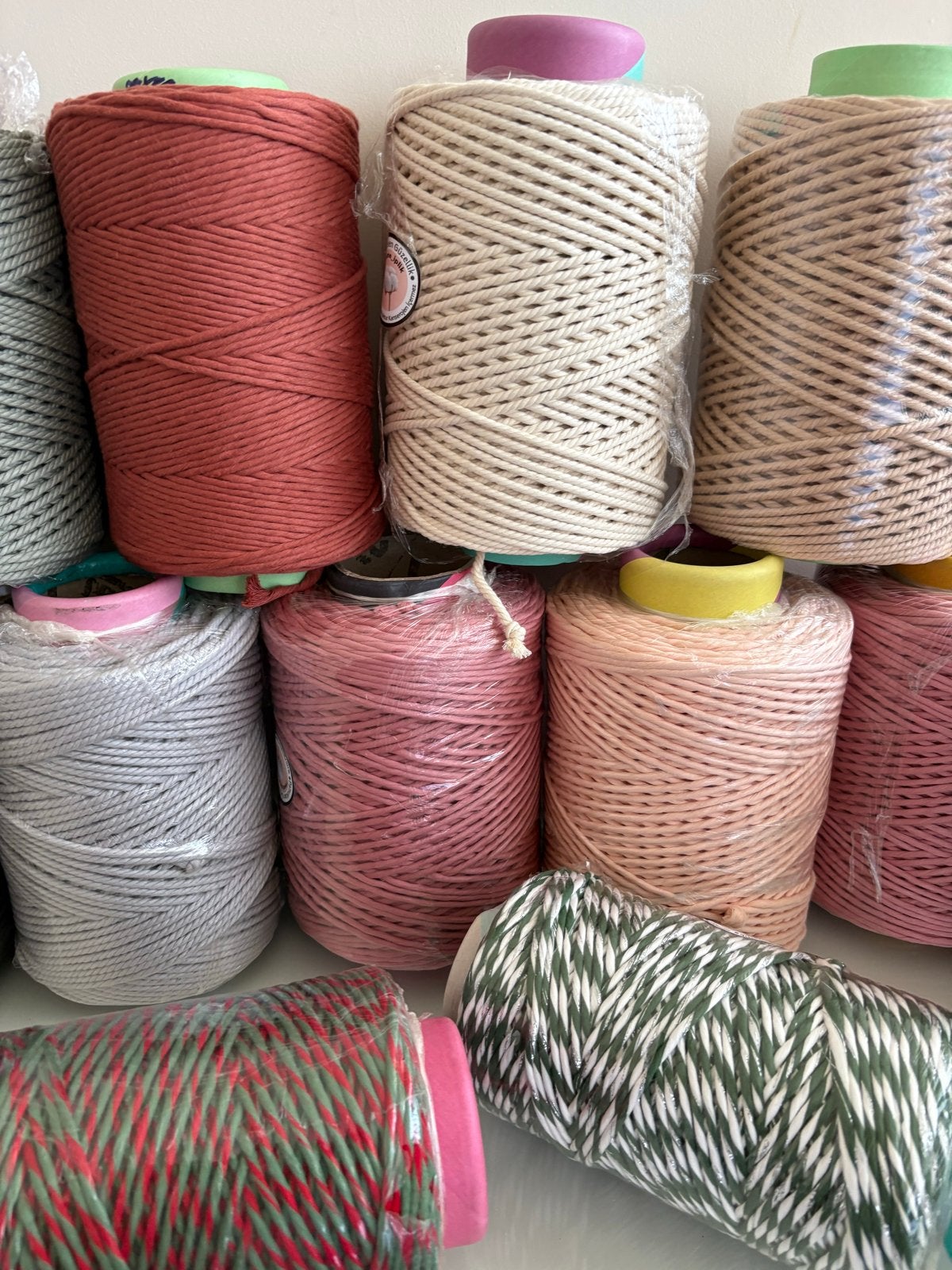 Macramégaren 1 kg voor huisdecoratie - Diverse kleuren, Ophalen of Verzenden, Nieuw, Wol of Garen