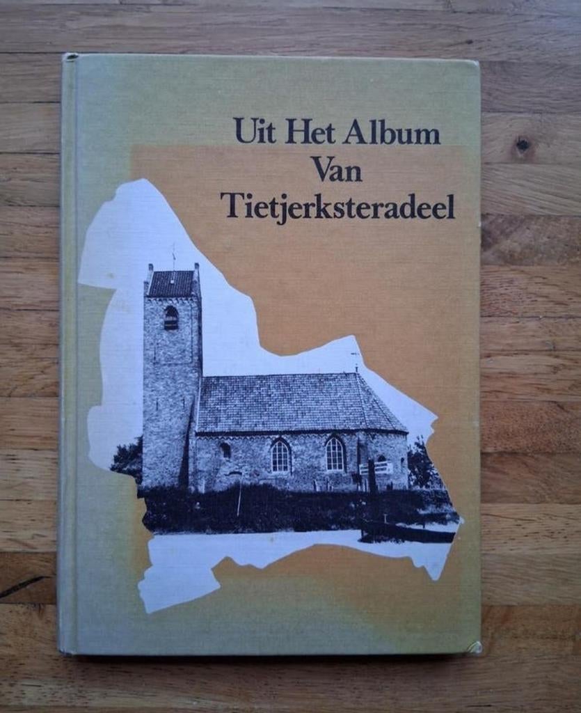 Uit het album van tietjerksteradeel
Geschiedenis fotoboek, Boeken, Ophalen of Verzenden, Zo goed als nieuw