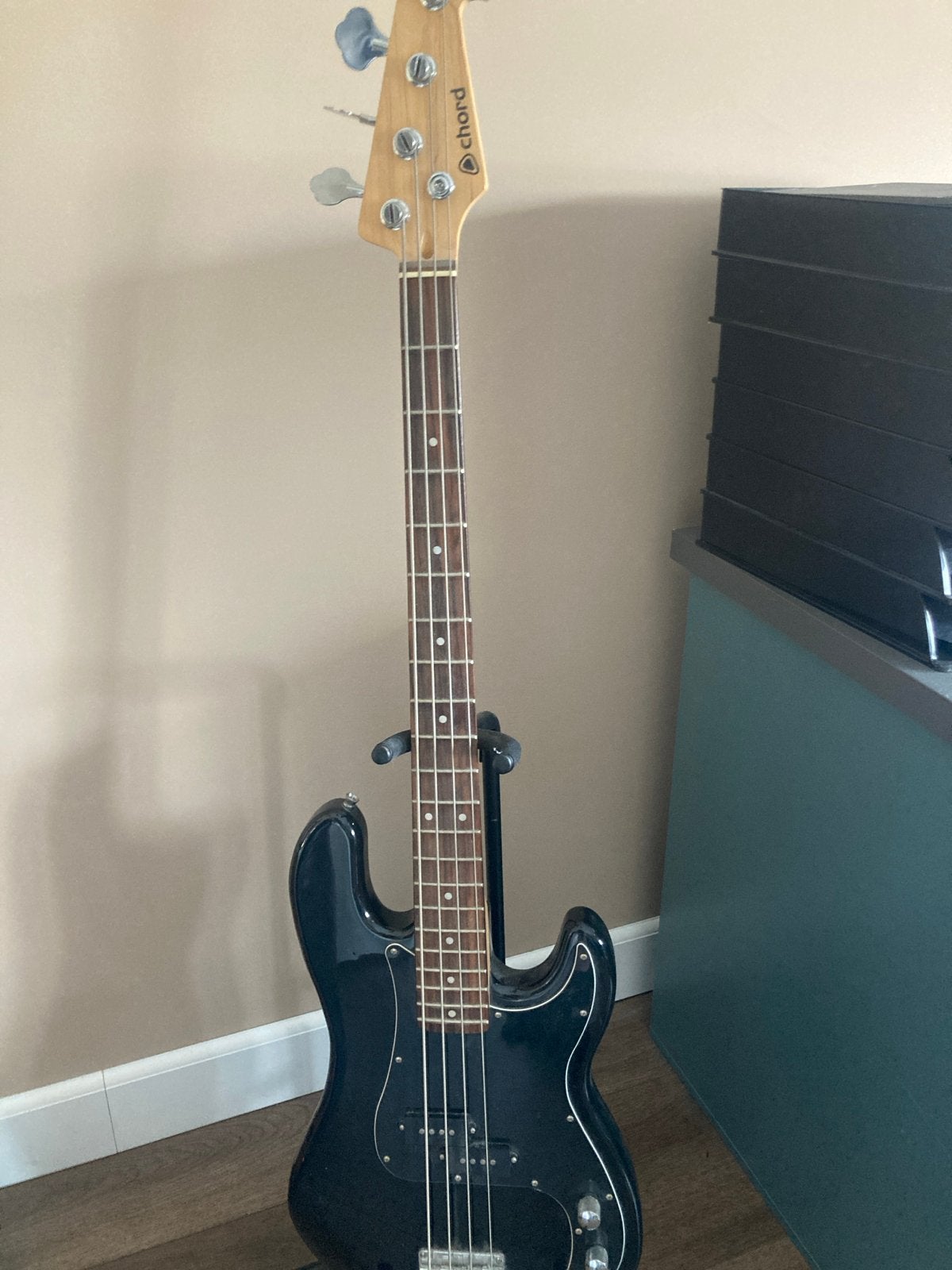 Chord basgitaar met houder, Ophalen, Gebruikt, Elektrisch, 6-snarig