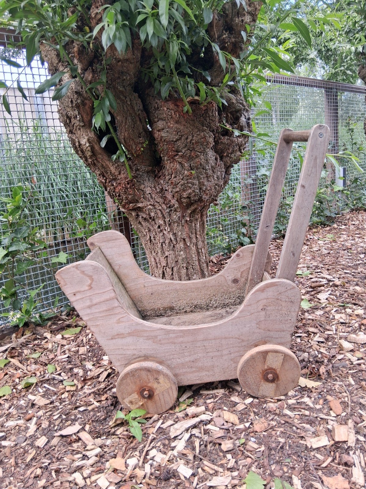 Gratis houten poppenwagen of loopkarretje, opknapper!, Ophalen, Gebruikt