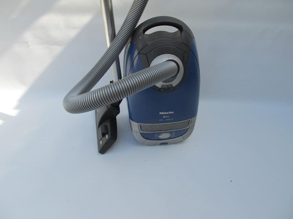 Zeer krachtige 2200 watt Miele S 5221stofzuiger blauw, Witgoed en Apparatuur, Stofzuigers, Ophalen, Gebruikt, Miele, 2000 watt of meer