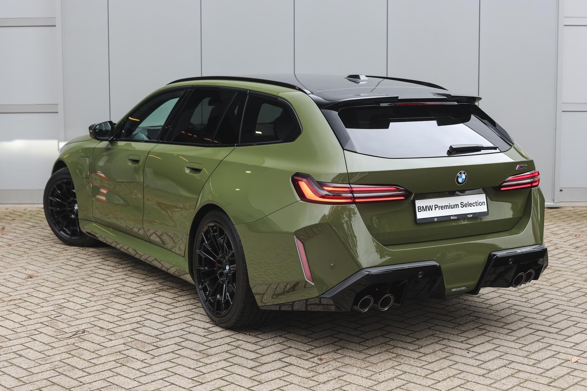 BMW M5 Touring Automaat / M Drive Professional / Bowers & Wi, Gebruikt, 4395 cc, Vierwielaandrijving, 5-Serie