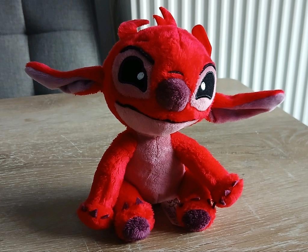 Leroy rode disney knuffel lilo en stitch pluche rood, Ophalen of Verzenden, Overige figuren, Zo goed als nieuw, Knuffel