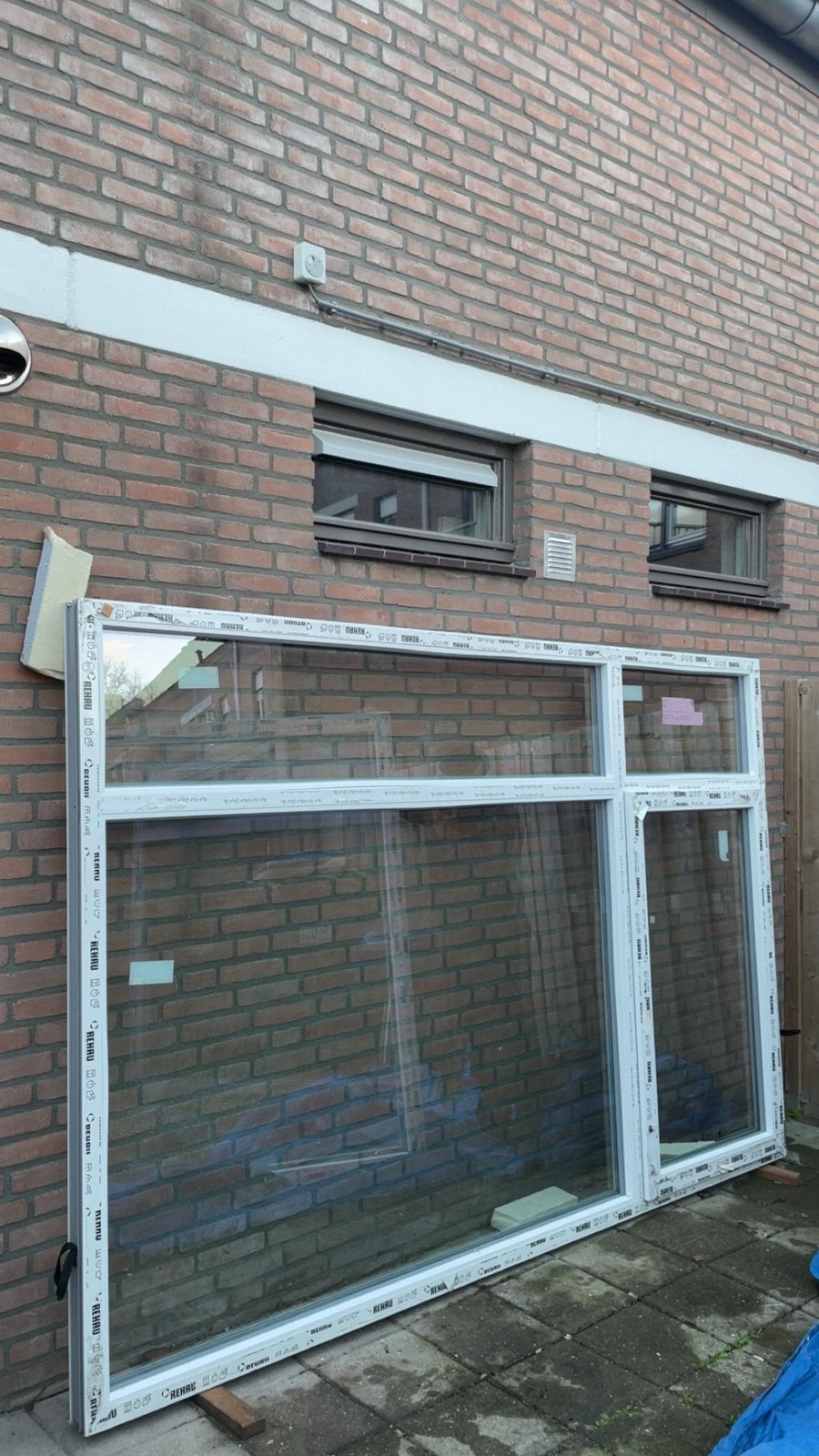 Rehau Kozijn met Draaikiep & HR++ Glas – 273,7 x 185 cm, Ophalen, Zo goed als nieuw, Kunststof, Raamkozijn