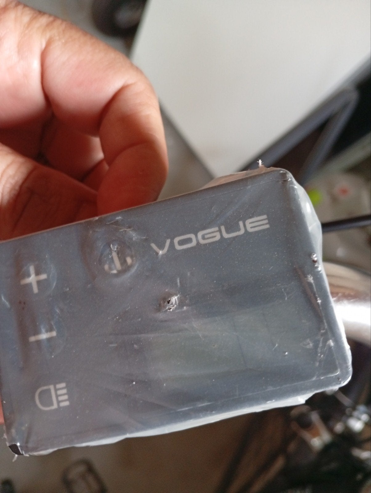 GEZOCHT Vogue Premium-display met 4 pinnen, Ophalen, Zo goed als nieuw