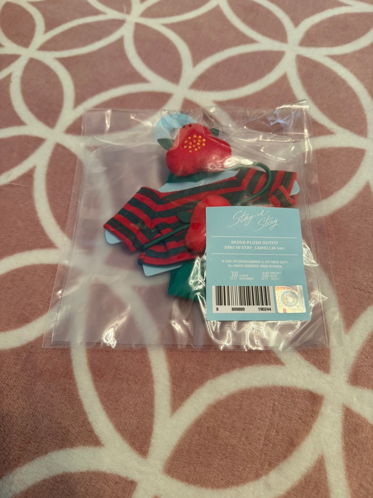 Stray Kids SKZOO Camilla original plush outfit, Ophalen of Verzenden, Nieuw, Foto of Kaart