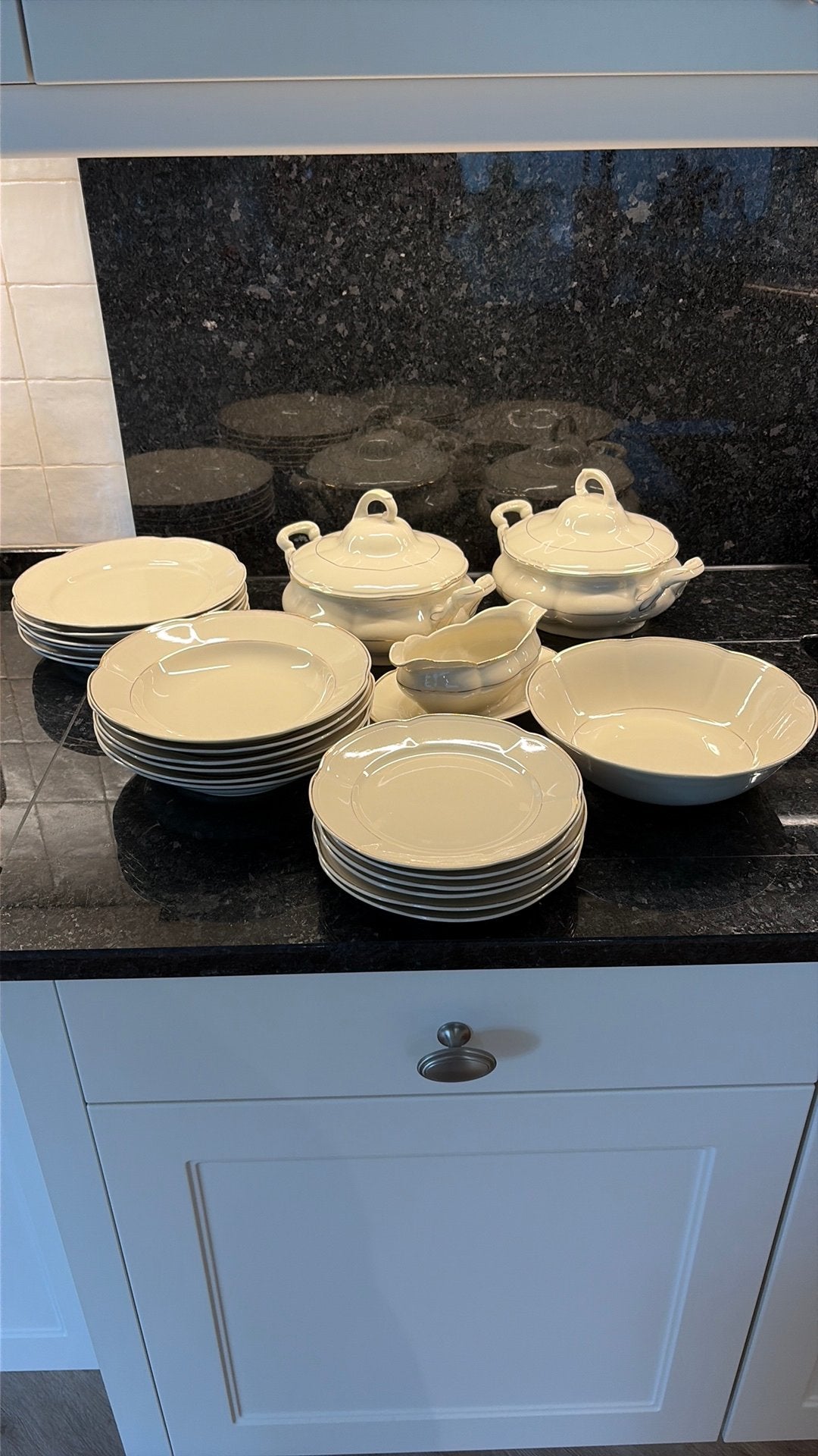 Prachtig servies van Chodziez, Ophalen