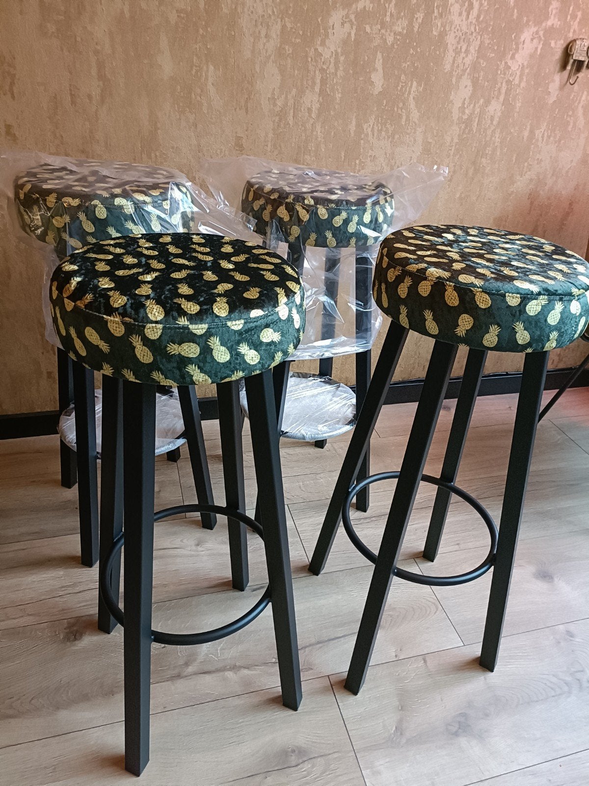 2x barkruk ananas - nieuw in plastic, Ophalen, Met voetsteun, 60 tot 90 cm, Zo goed als nieuw
