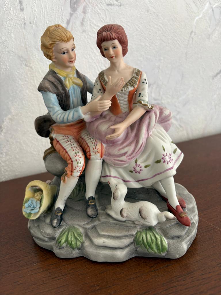 Vintage Porseleinen Beeldje: Romantisch Paar met Hondje, Ophalen of Verzenden