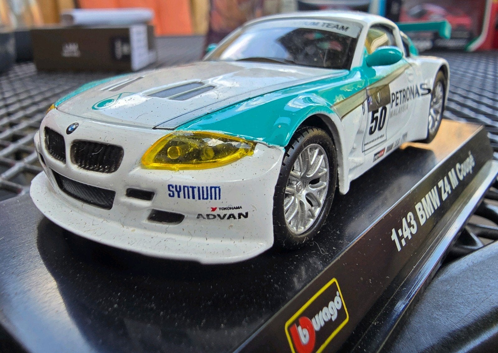 Burago BMW Z4 M Coupé Petronas 1:43, Ophalen of Verzenden, Zo goed als nieuw, Auto, Overige merken