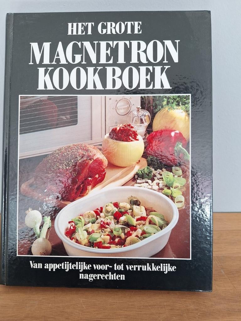 GROTE MAGNETRON KOOKBOEK, Ophalen of Verzenden, Zo goed als nieuw