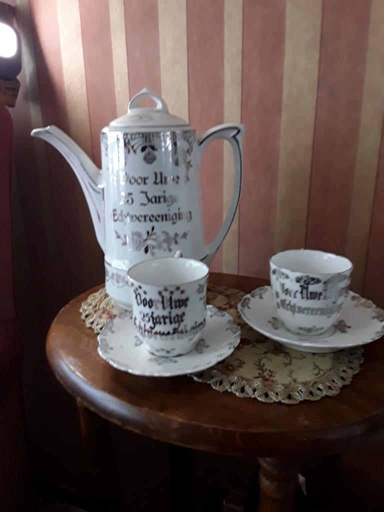 Antiek koffiepot 2 kop en schotels 25 jarige echtvereneging, Ophalen of Verzenden