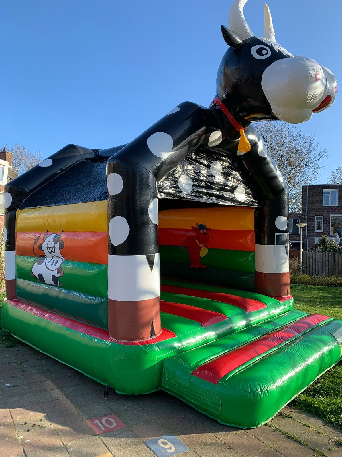 Springkussen “koe” te huur, Hobby en Vrije tijd, Feestartikelen | Verhuur, Ophalen, Zo goed als nieuw, Overige