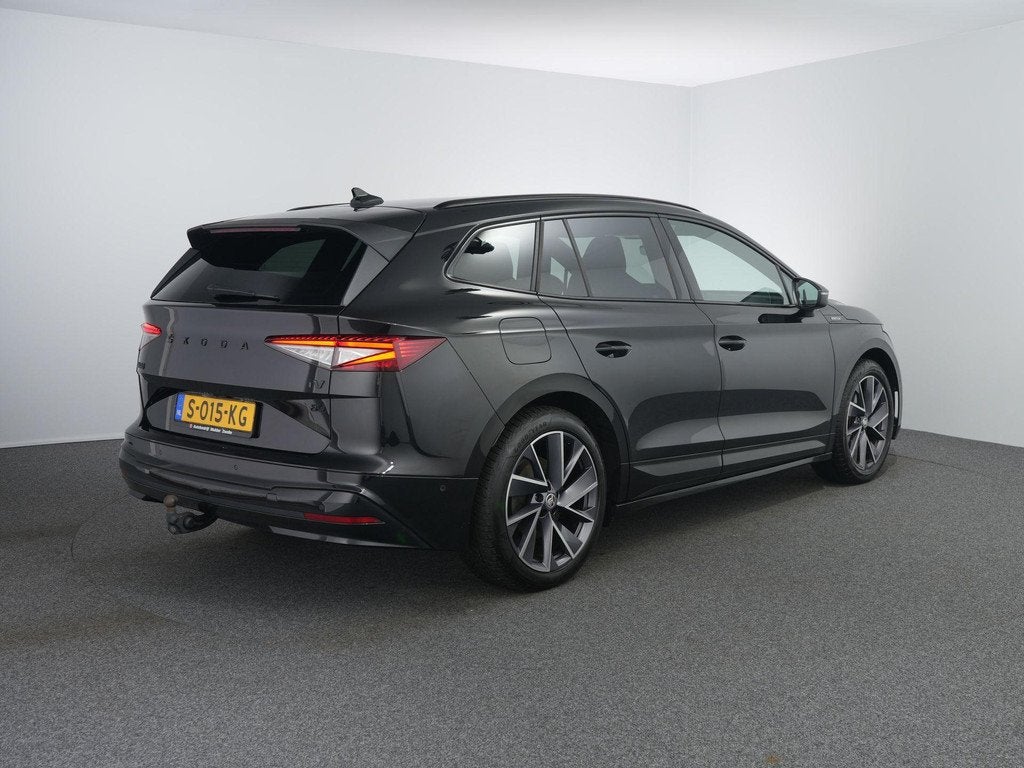 Skoda Enyaq iV 80 Sportline | SOH 93.3% | Zwenkhaak | Winter, Achterwielaandrijving, Gebruikt, 80 kWh, Zwart