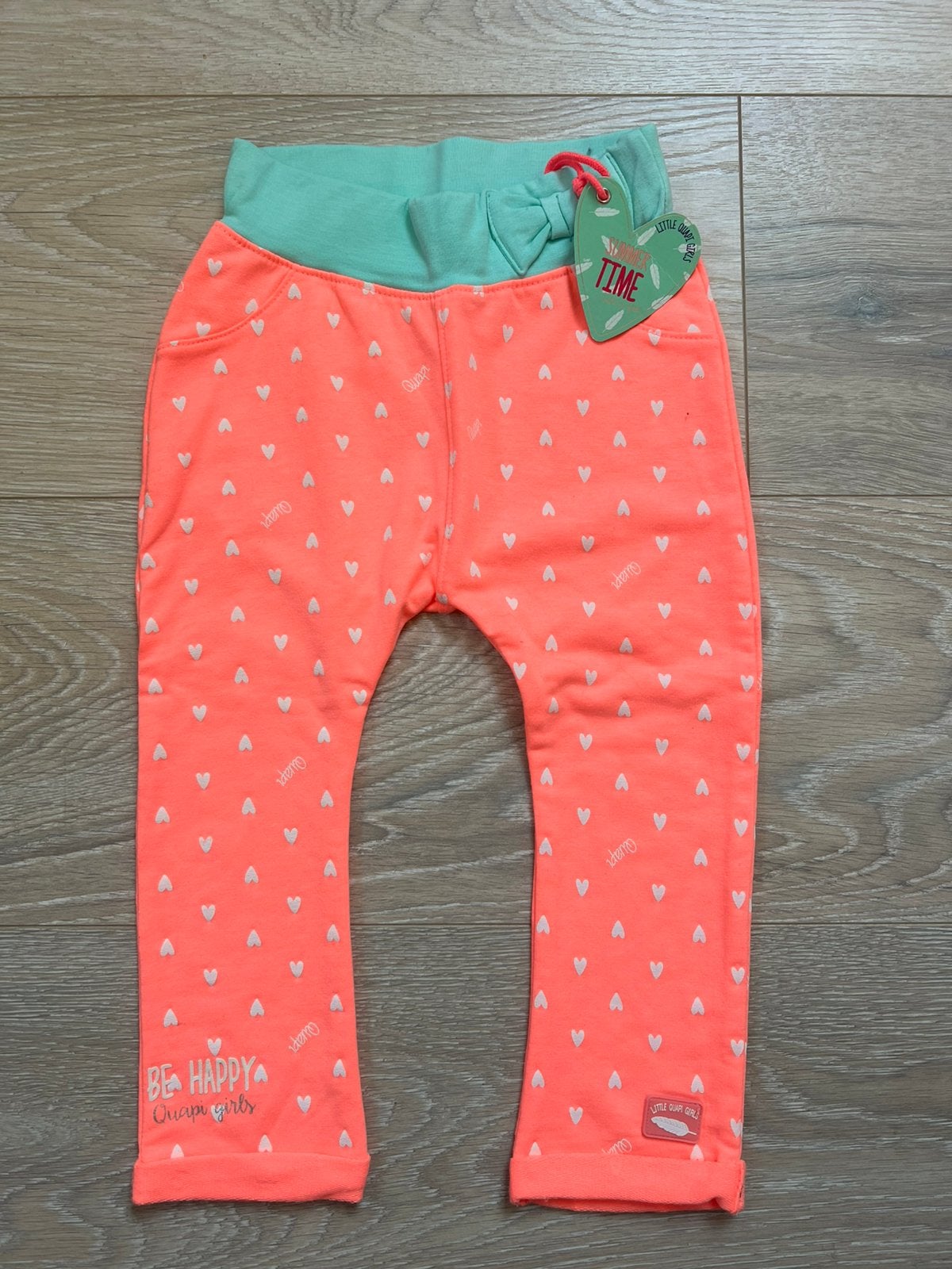 Nieuw, coralkleurig broekje van Quapi maat 80., Ophalen of Verzenden, Nieuw, Meisje, Broekje