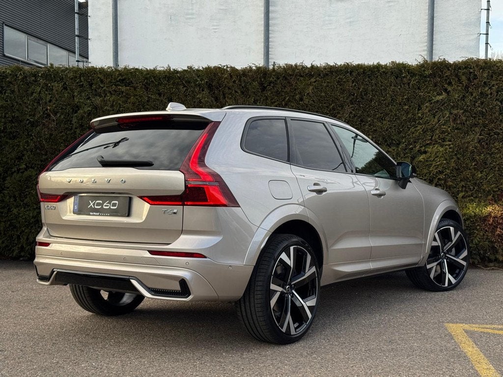 Volvo XC60 T6 AWD Plug-in Hybrid Plus Dark | Premium Pakket, Auto's, Volvo, Automaat, 180 min, Plug-in hybride, XC60