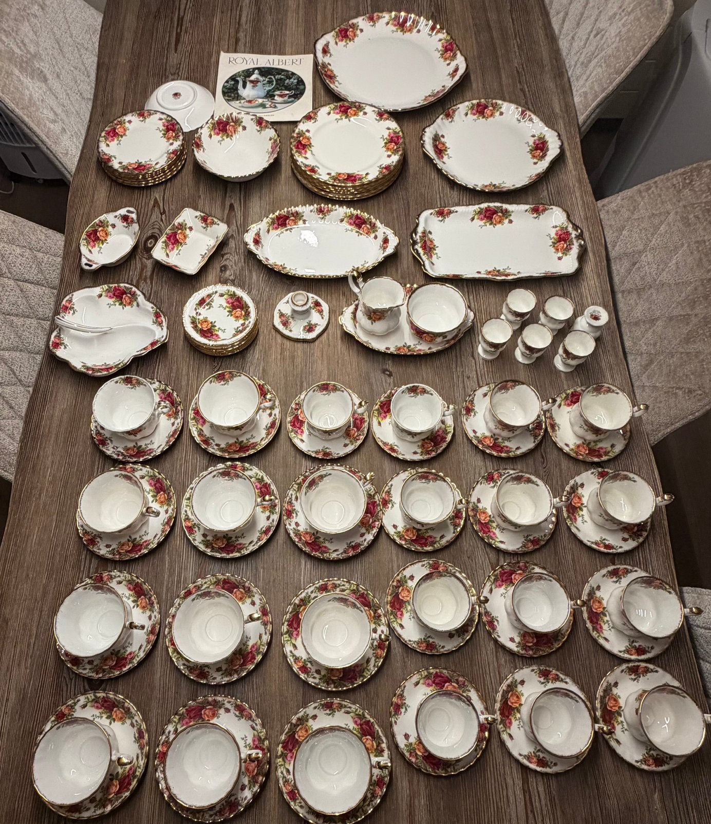 Zeer uitgebreid 85-delig Royal Albert Old Country Roses serv, Antiek en Kunst, Antiek | Servies compleet, Ophalen of Verzenden