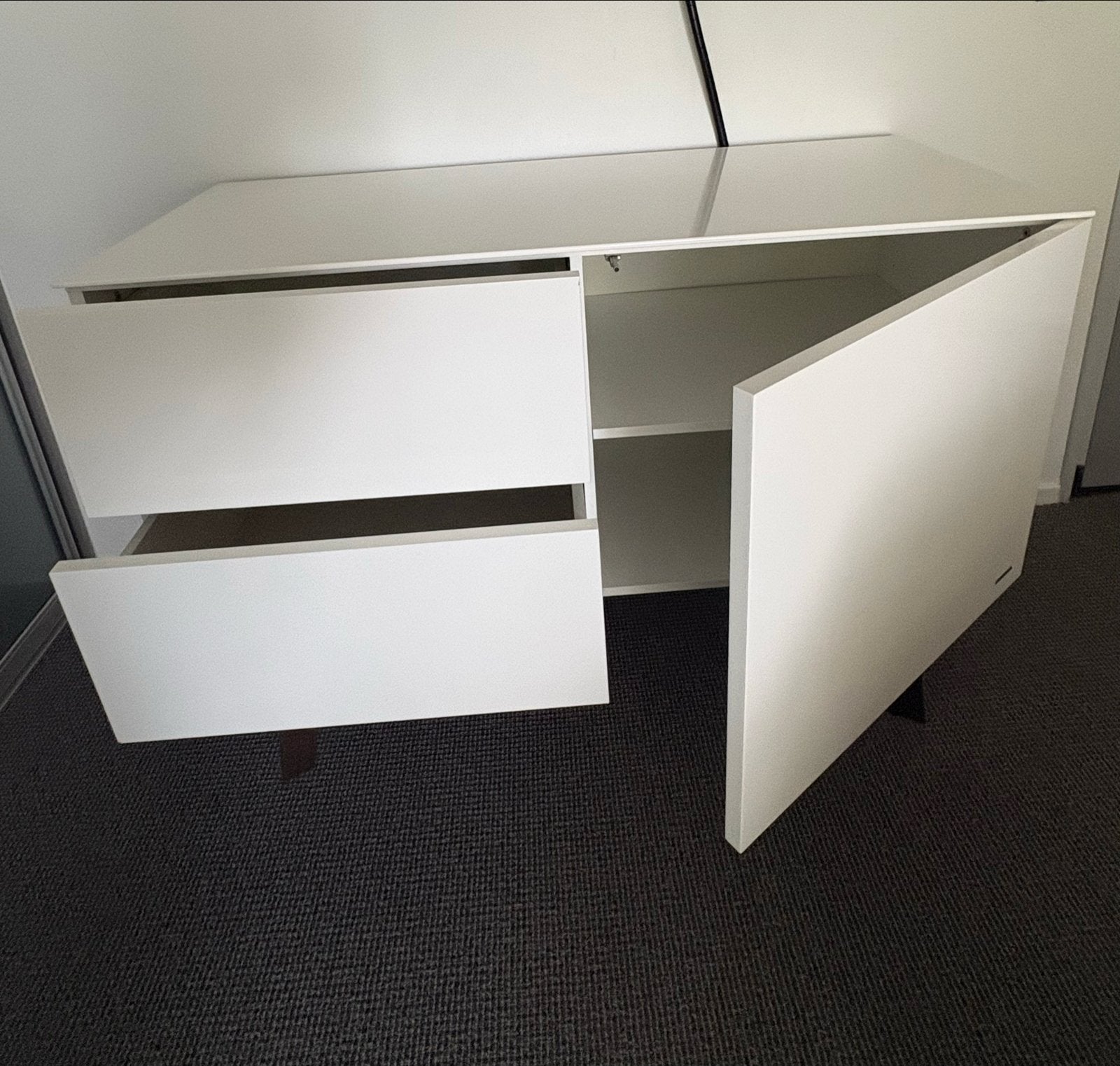 Foto 3 van Kidsmill Commode Hoogglans Walnoot - Nette Staat