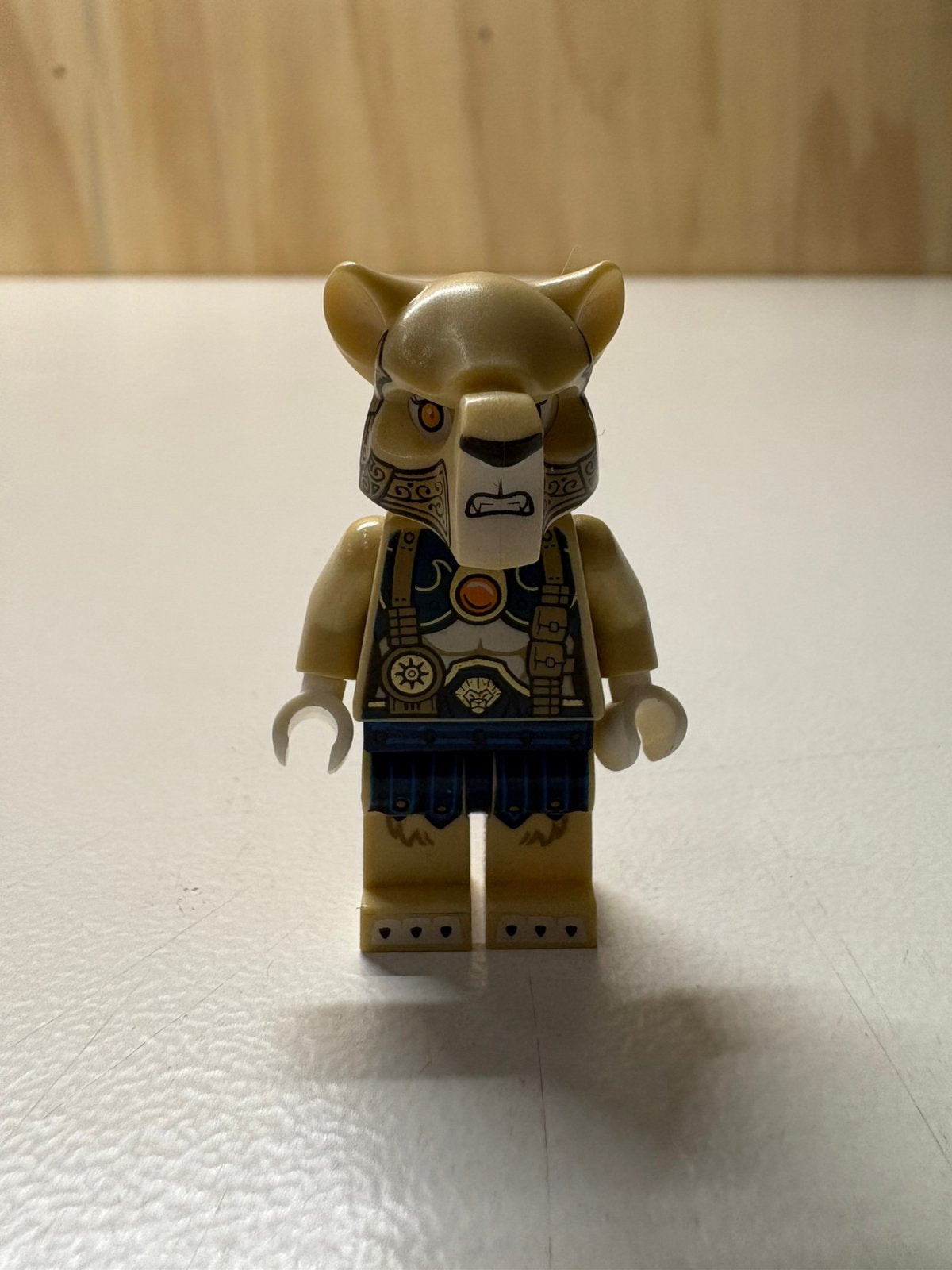 Lego Chima Lioness Warrior minifig - loc116, Overige thema's, Lego, Ophalen of Verzenden, Zo goed als nieuw