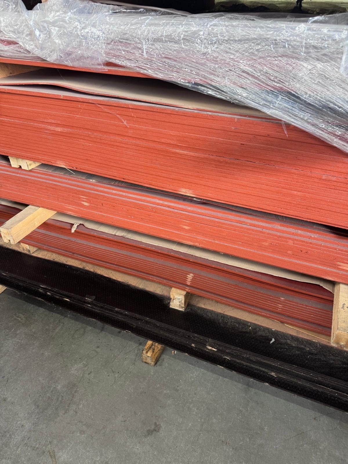 - 44x 153x305x12mm en 20x153x305x9mm  fins berken betonplex, Ophalen, Nieuw, Hout, Minder dan 20 mm