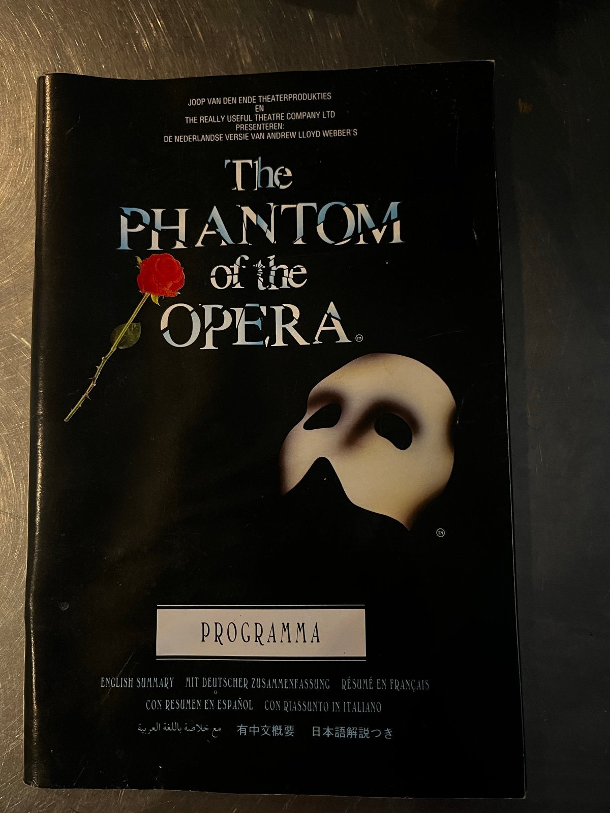 Phantom of the opera programmaboek 1993, Eén persoon