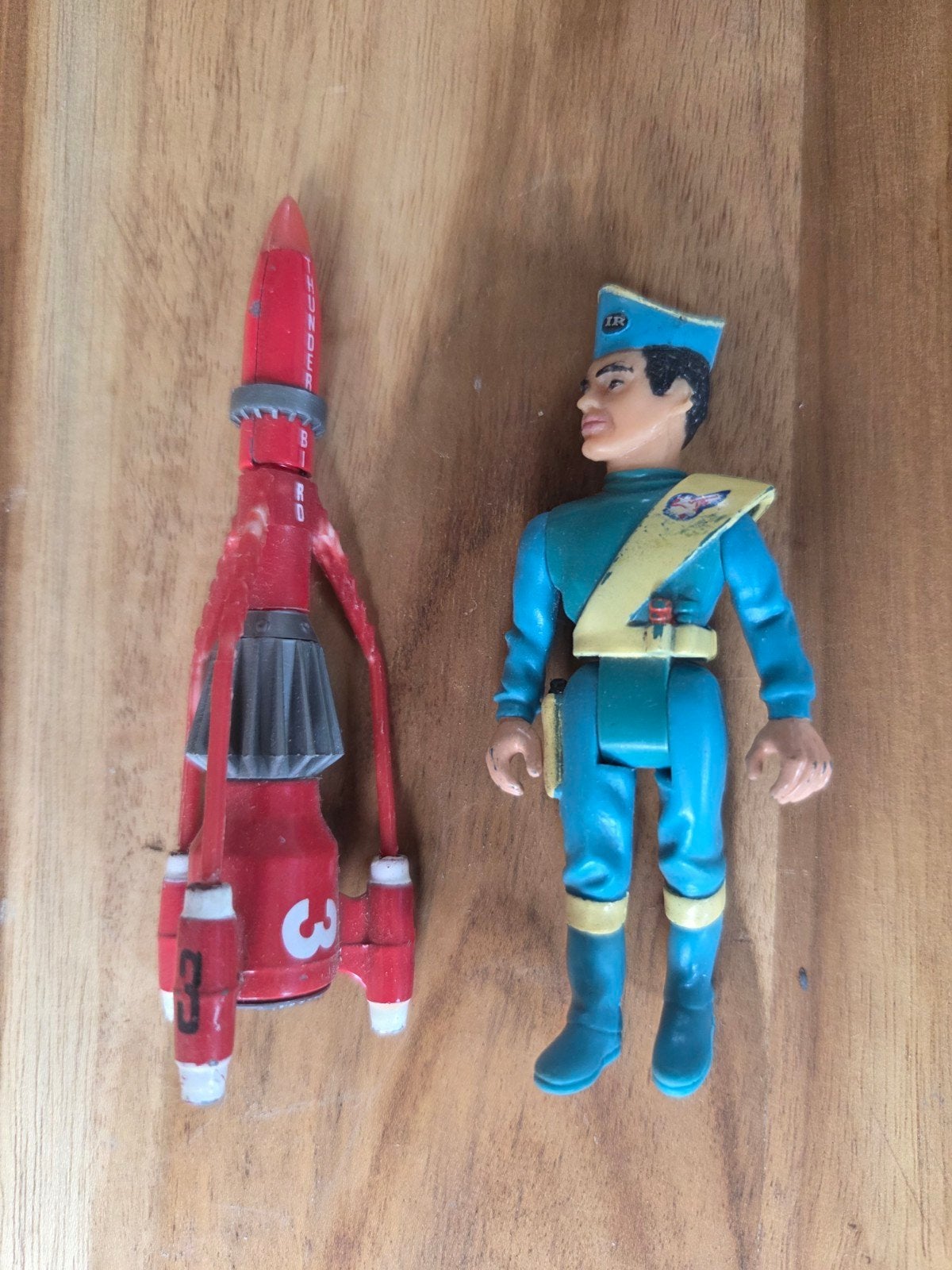 2 figuurtjes van thunderbird eiland, Verzenden, Gebruikt