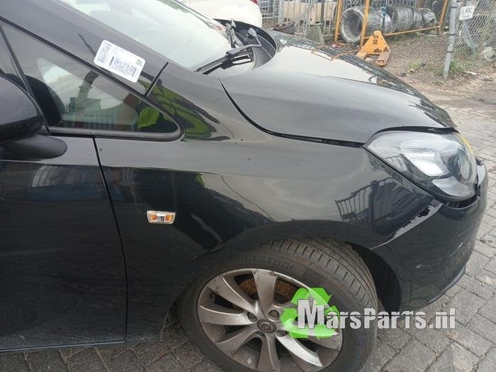 Scherm rechts-voor van een Opel Corsa