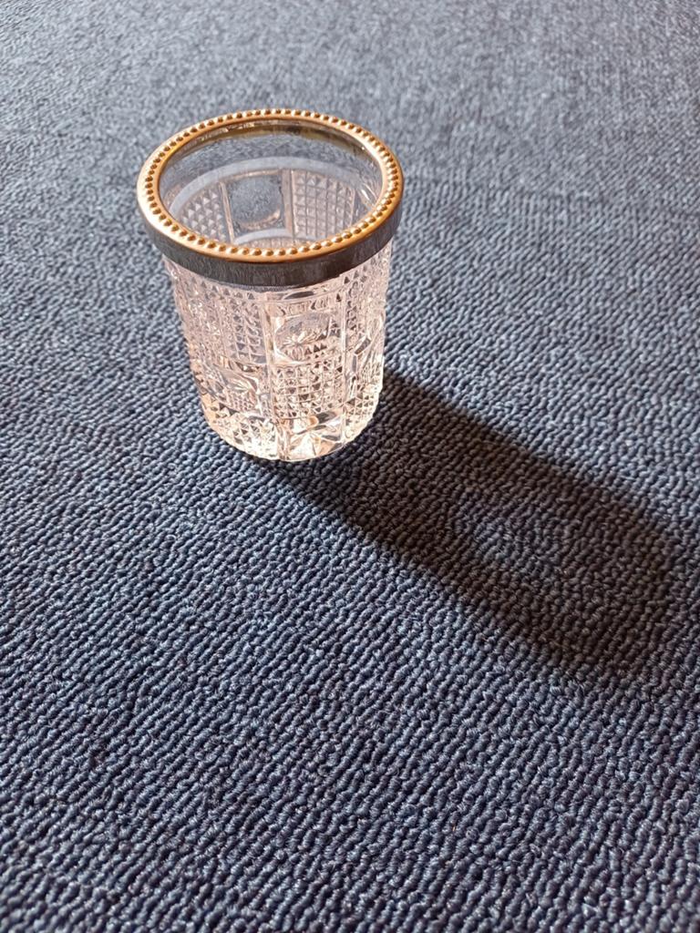 Kristallen vaasje/beker met zilverkleurige rand, Ophalen of Verzenden