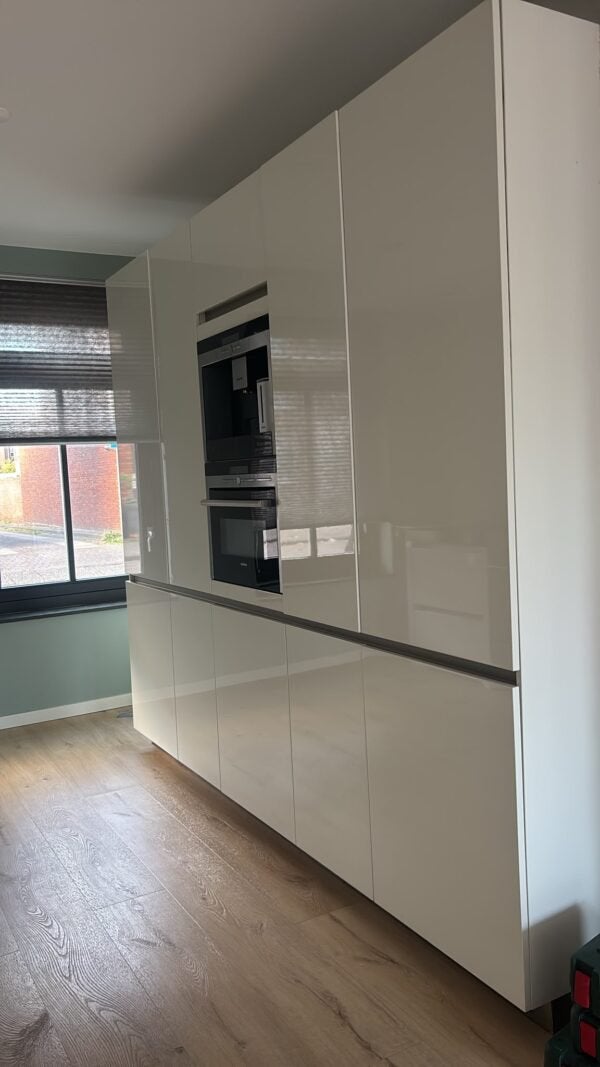 ✨KVIK HOOGGLANS KEUKEN MET KASTENWAND✨, Huis en Inrichting, Keuken | Complete keukens, Ophalen, Wit, Graniet of Steen, Dubbelwandige keuken