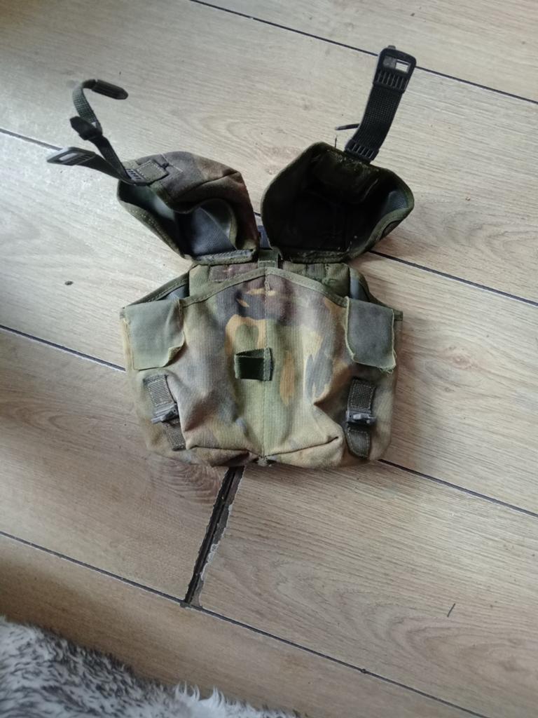 Camouflage munitie tas voor 2 magazijnen, Ophalen of Verzenden, Landmacht, Overige gebieden, Overige typen
