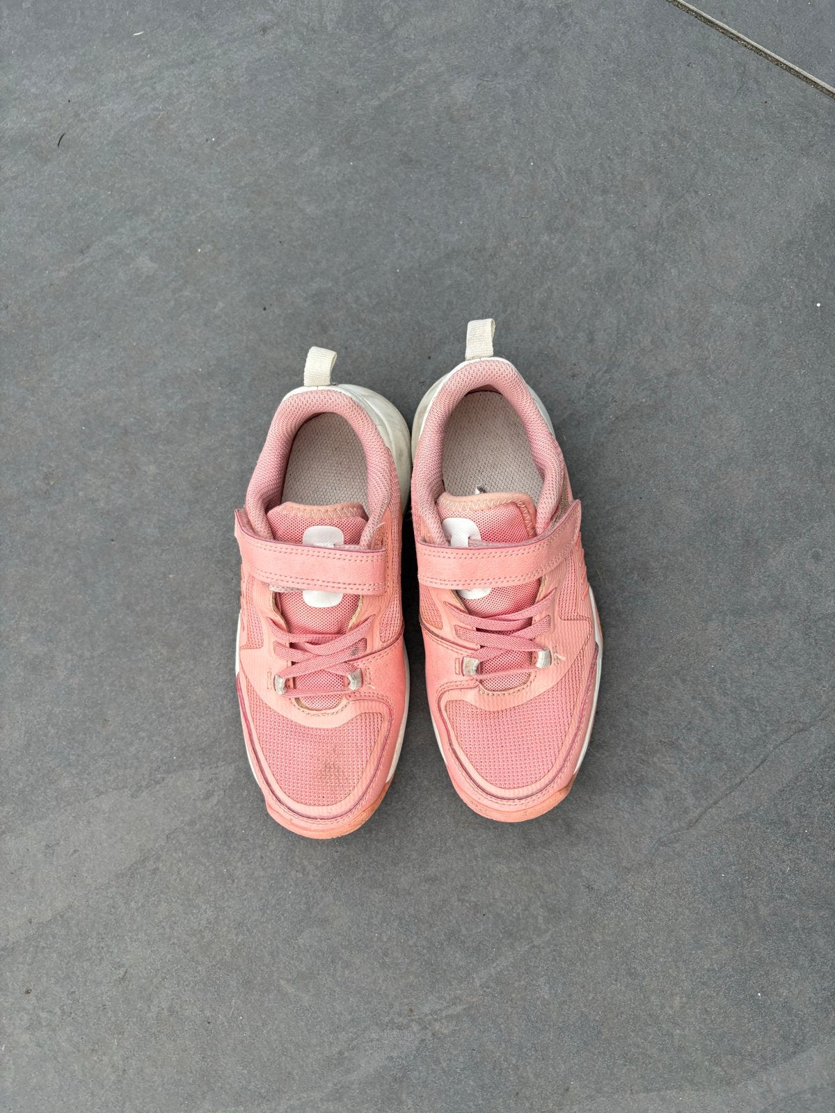 Gratis: Roze tennisschoenen maat 33, Ophalen, Gebruikt, Meisje, Sportschoenen