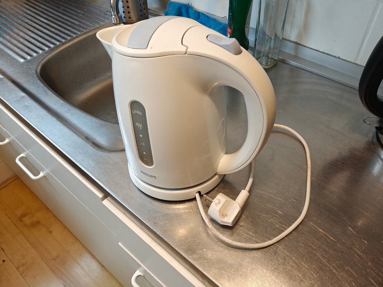 Philips HD4646 Waterkoker - Wit, 1 tot 2 liter, Ophalen, Gebruikt, Draadloos