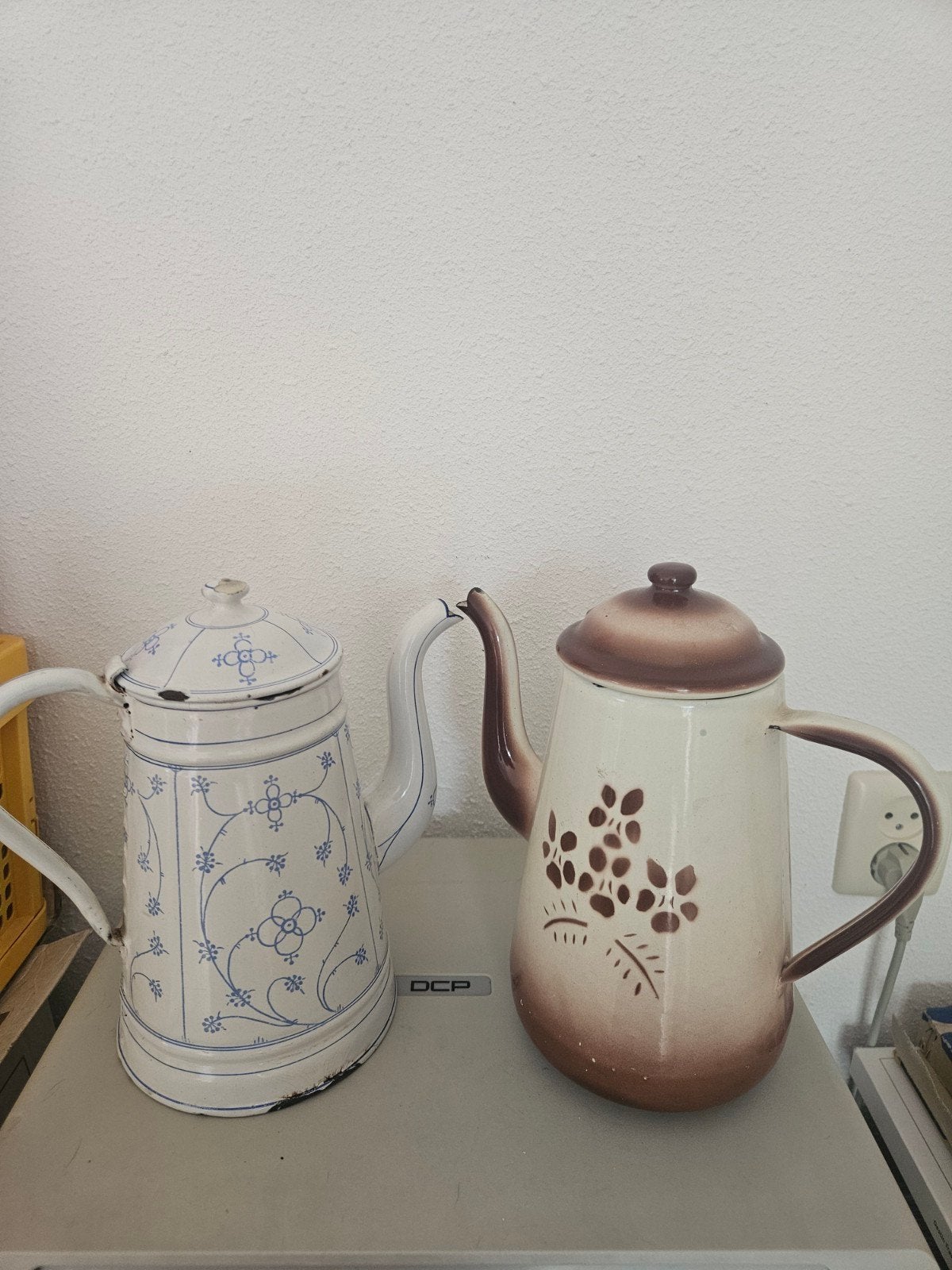 2 vintage emaille koffie kannen bruin brocante Saksisch, Ophalen of Verzenden