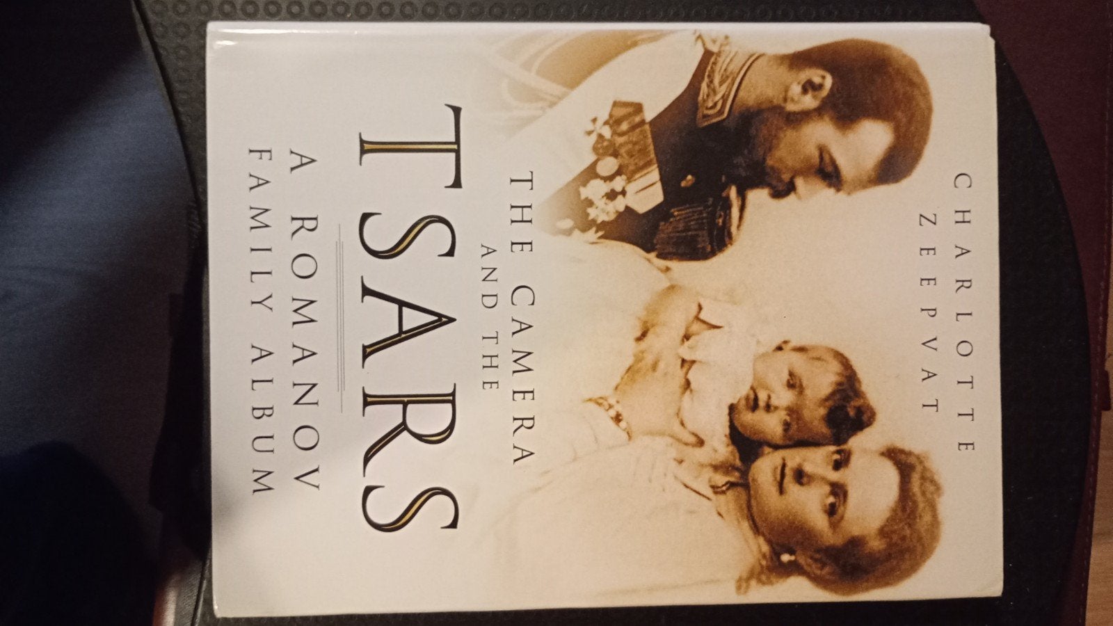 The Camera and the Tsars: A Romanov Family Album, Overige, Ophalen of Verzenden, Zo goed als nieuw, Charlotte Zeepvat