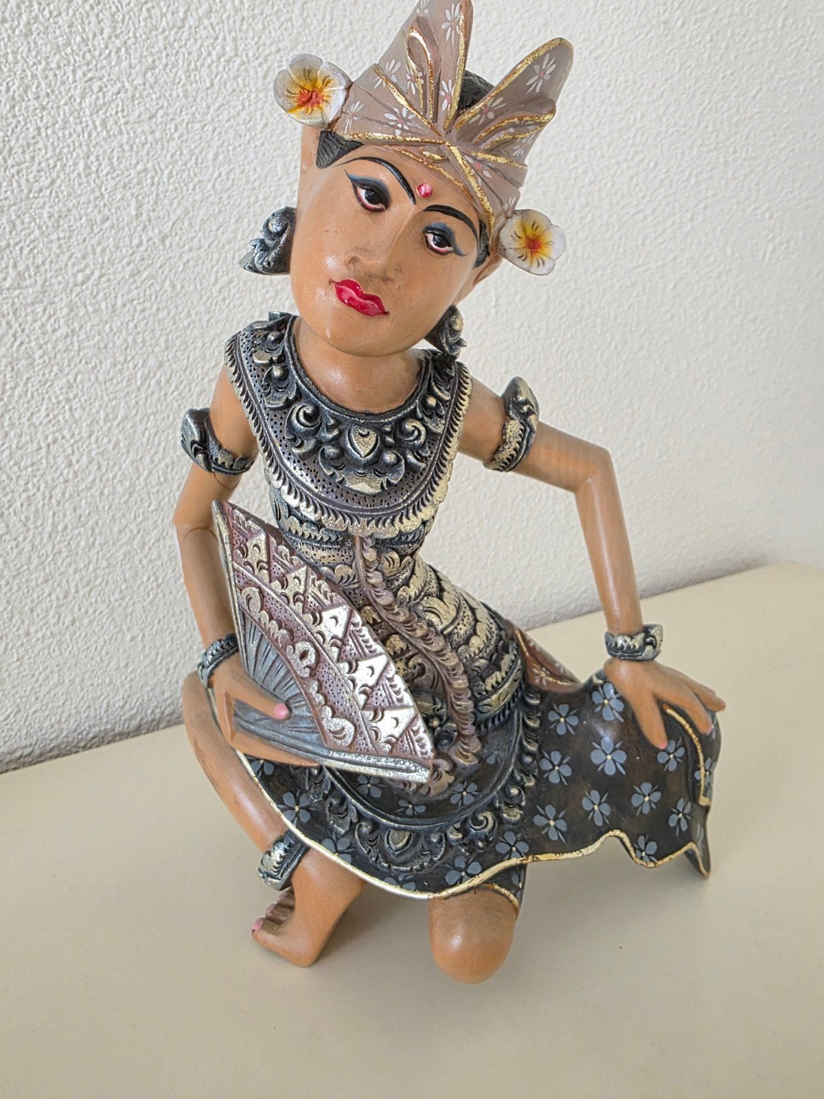 Handgesneden Balinees beeld van danseres met waaier, Ophalen, Handgemaakt, 20 - 50 cm, Beeld
