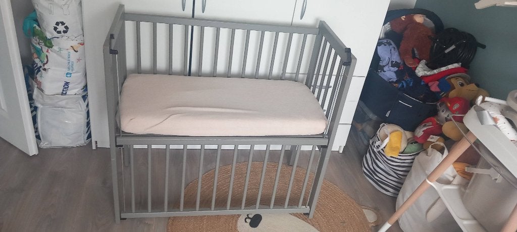 Petit Amelie Wiegje Co-sleeper Grijs - Opknapper, Ophalen, Gebruikt, Wieg