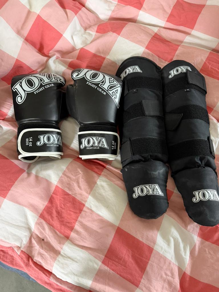Joya bokshandschoenen en scheenbeschermers, Sport en Fitness, Ophalen, Zo goed als nieuw, Bokshandschoenen