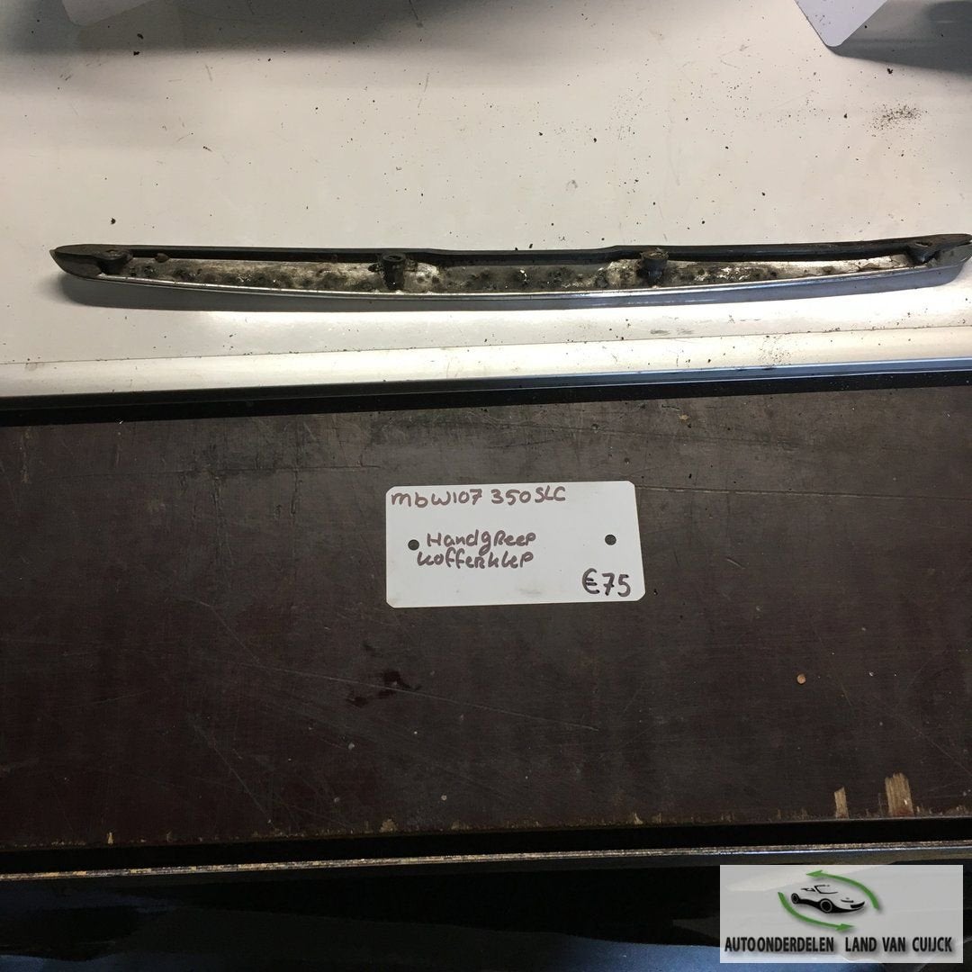 Mercedes W107 350 SLC  Kofferbaklijst /  Greep, Gebruikt, -, -, Ophalen of Verzenden