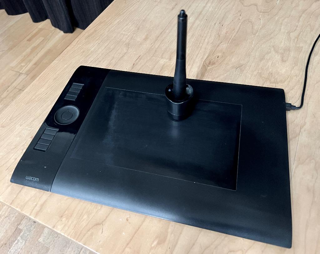 Wacom tekentablet Intuos 4 PTK-640 met Grip Pen, Ophalen of Verzenden, Gebruikt, Bedraad, Wacom