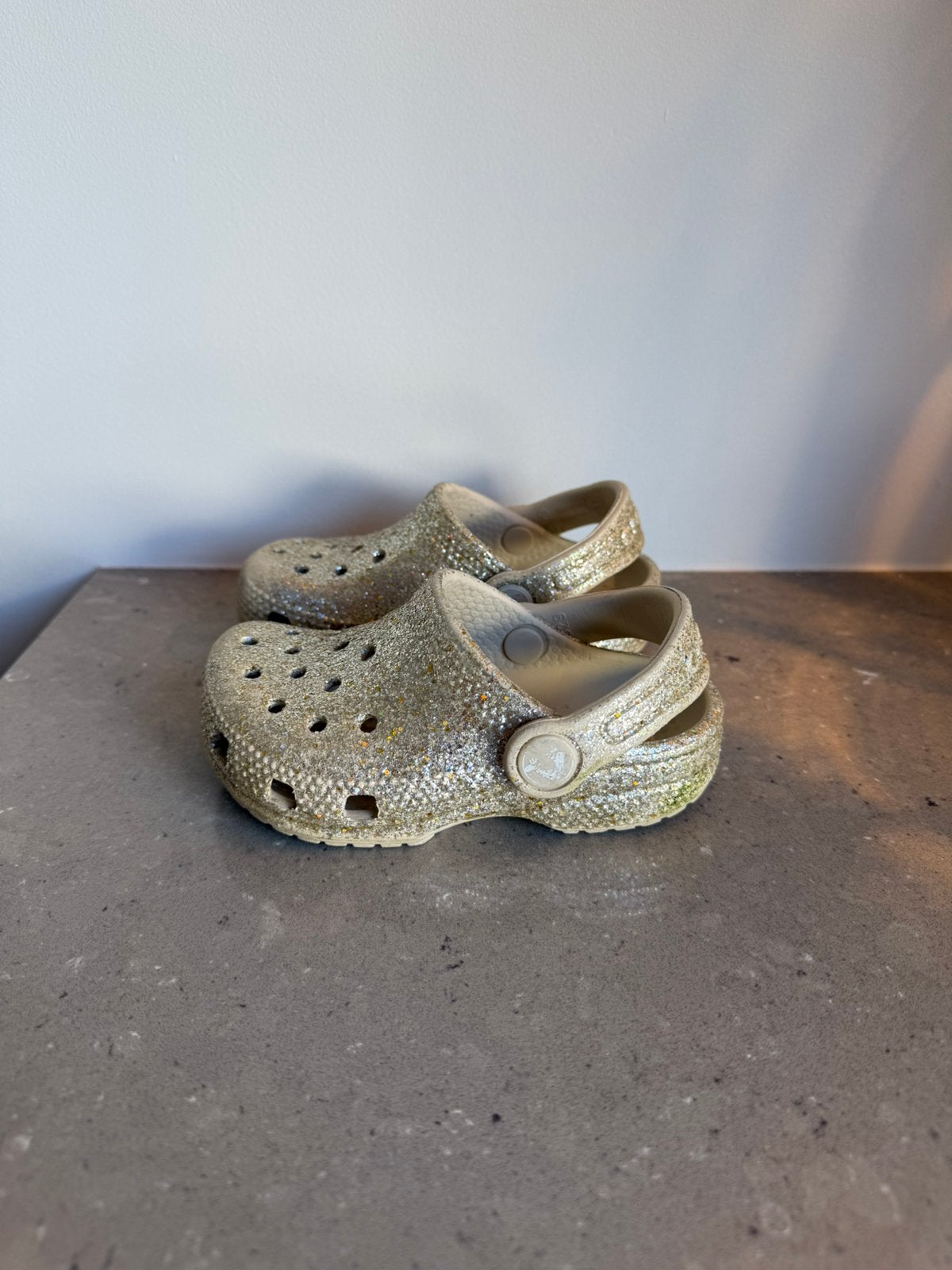 Crocs classics golden glitter, Ophalen, Zo goed als nieuw, Meisje, Schoentjes