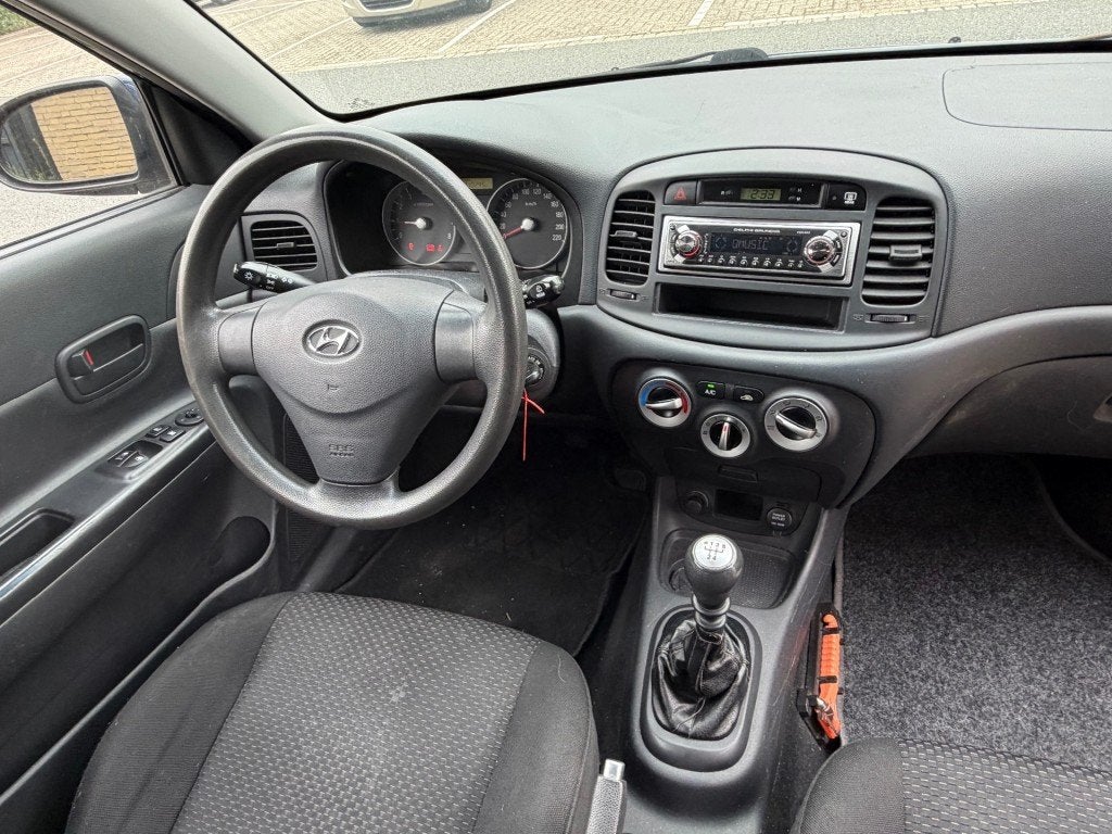 Hyundai ACCENT 1.4i Dynamic Joy AIRCO 3RS RIJDT GOED NAP APK, Auto's, Hyundai, Voorwielaandrijving, Gebruikt, 4 cilinders, Blauw