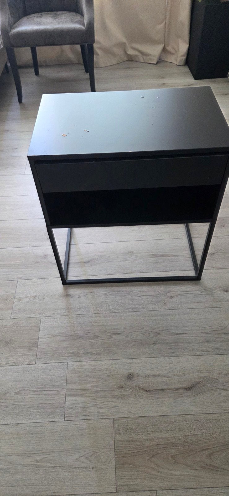 Zwart nachtkastje met lade - Modern design